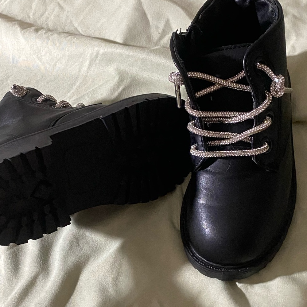 Girl boots